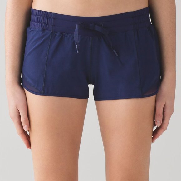 lululemon athletica Pants - Lululemon Hotty Hot Short (2 1/2")